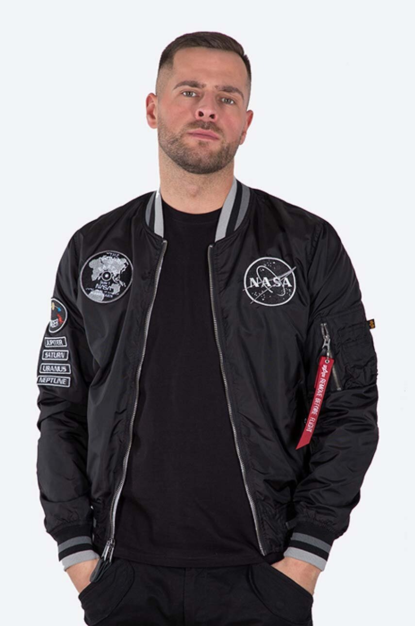 Яке бомбър с две лица Alpha Industries MA-1 Nasa Voyager Reversible 116105 03 в черно с преходна изолация, Черен
Яке бомбър с две лица Alpha Industries MA-1 Nasa Voyager Reversible 116105 03 в черно с преходна изолация, Черен