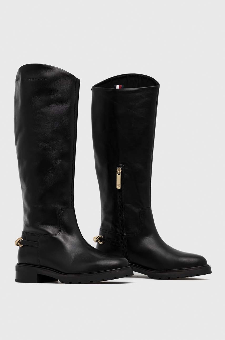 Кожаные сапоги Tommy Hilfiger Tommy Twist Flat Longboot женские цвет чёрный на плоском ходу
Кожаные сапоги Tommy Hilfiger Tommy Twist Flat Longboot женские цвет чёрный на плоском ходу