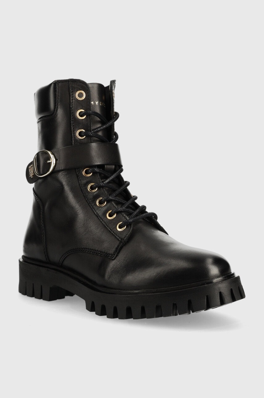 Кожаные полусапоги Tommy Hilfiger Buckle Lace Up Boot женские цвет чёрный на плоском ходу
Кожаные полусапоги Tommy Hilfiger Buckle Lace Up Boot женские цвет чёрный на плоском ходу
