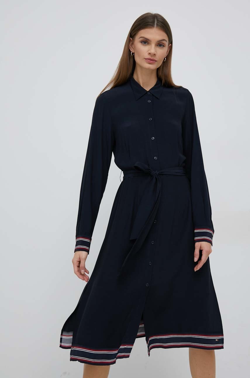 Рокля Tommy Hilfiger в тъмносиньо среднодълъг модел със стандартна кройка, Тъмносин
Рокля Tommy Hilfiger в тъмносиньо среднодълъг модел със стандартна кройка, Тъмносин