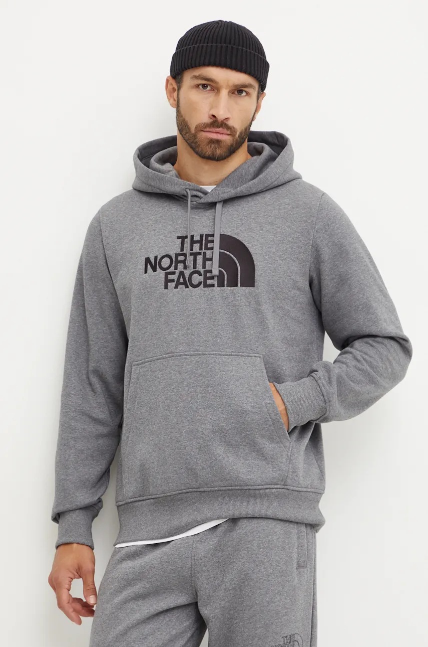 Суичър The North Face Drew Peak Pullover Hoodie в сиво с качулка с апликация NF0A89EMDYY1, Сив
Суичър The North Face Drew Peak Pullover Hoodie в сиво с качулка с апликация NF0A89EMDYY1, Сив