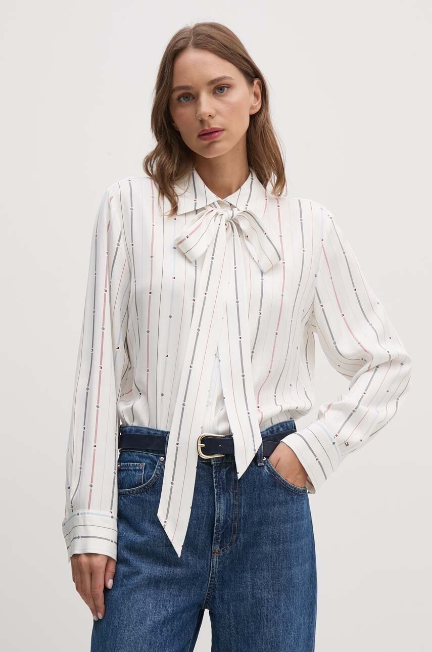 Риза Tommy Hilfiger дамска в бежово със стандартна кройка с класическа яка WW0WW42273, Бежов
Риза Tommy Hilfiger дамска в бежово със стандартна кройка с класическа яка WW0WW42273, Бежов