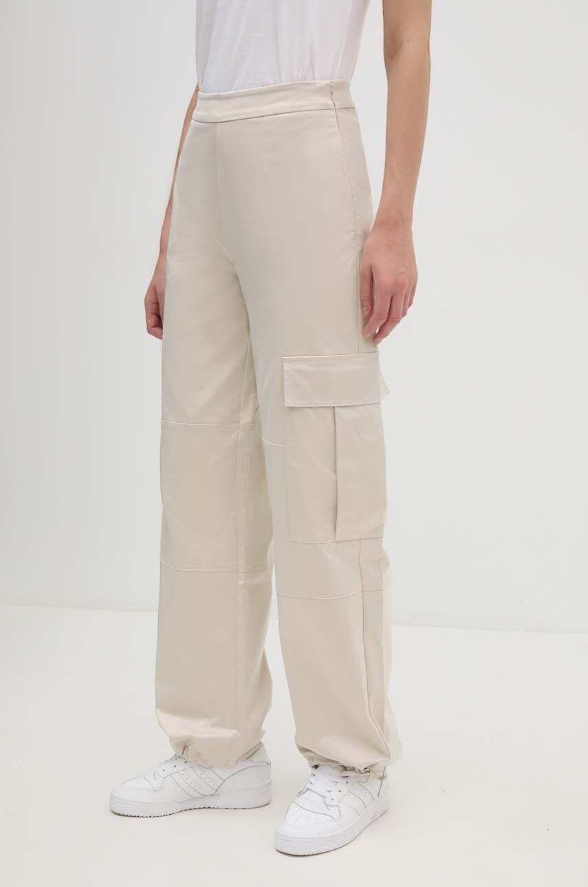 Панталон Calvin Klein Jeans в бежово с широка каройка, с висока талия J20J223921, Бежов
Панталон Calvin Klein Jeans в бежово с широка каройка, с висока талия J20J223921, Бежов
