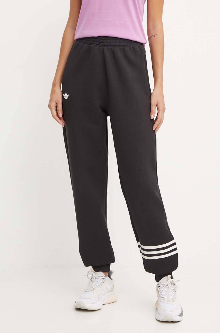 Спортен панталон adidas Originals Neuclassics в черно с апликация IW5605, Черен
Спортен панталон adidas Originals Neuclassics в черно с апликация IW5605, Черен