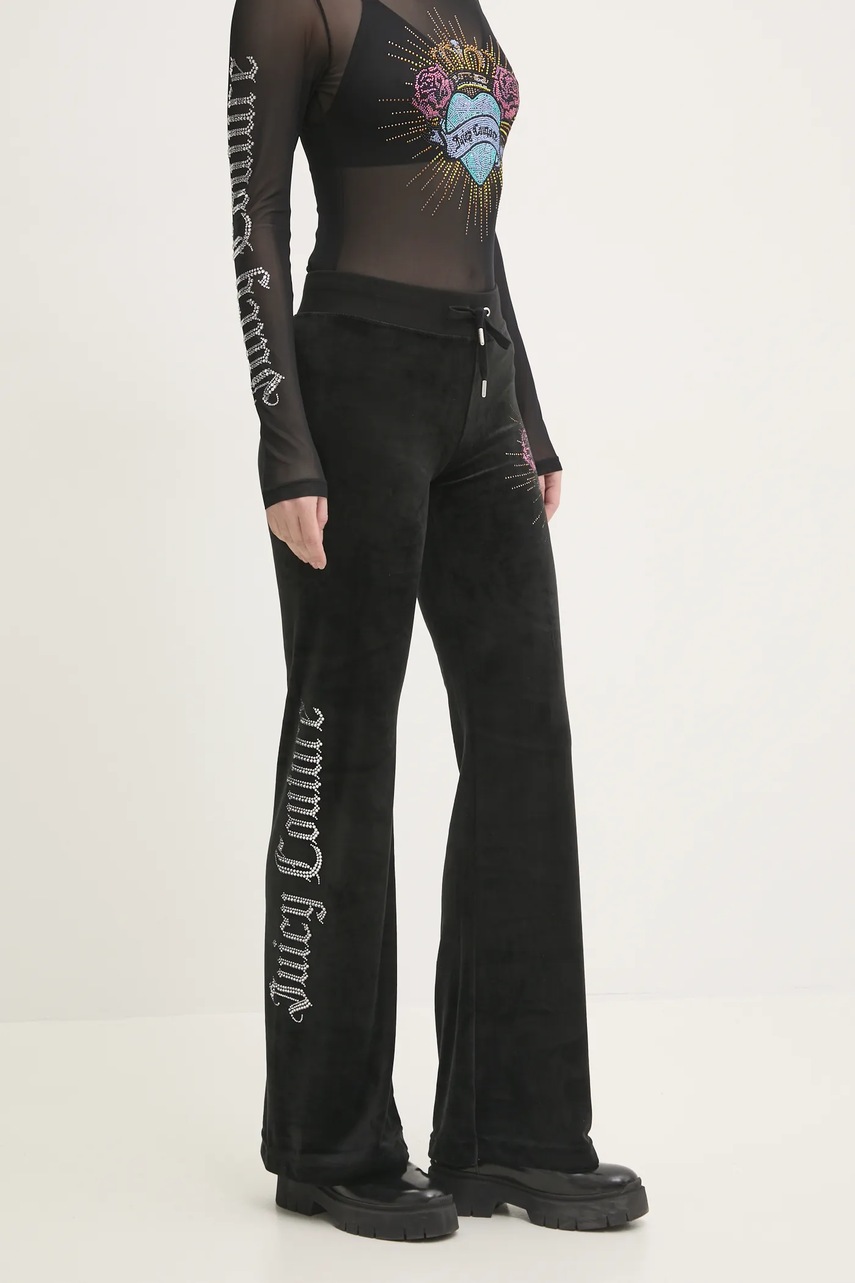 Кадифен спортен панталон Juicy Couture SACRED HEART LAYLA TRACKPANTS в черно с апликация JCBBJ224817, Черен
Кадифен спортен панталон Juicy Couture SACRED HEART LAYLA TRACKPANTS в черно с апликация JCBBJ224817, Черен