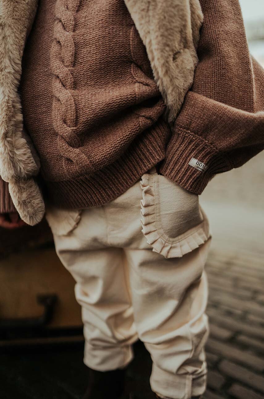 Детски памучен панталон Donsje Phien Trousers в бежово с изчистен дизайн 4085600, Бежов
Детски памучен панталон Donsje Phien Trousers в бежово с изчистен дизайн 4085600, Бежов