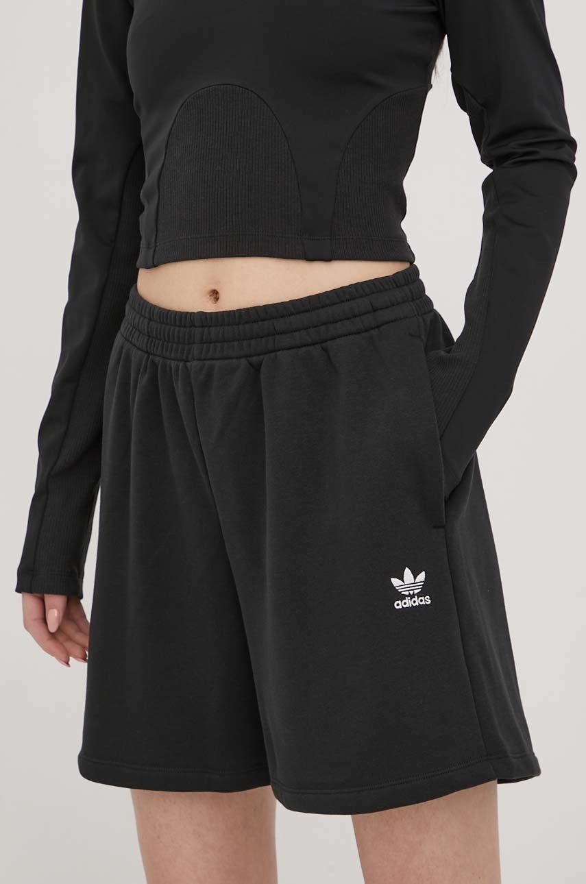 Шорты adidas Originals Adicolor HC0630 женские цвет чёрный однотонные высокая посадка
Шорты adidas Originals Adicolor HC0630 женские цвет чёрный однотонные высокая посадка