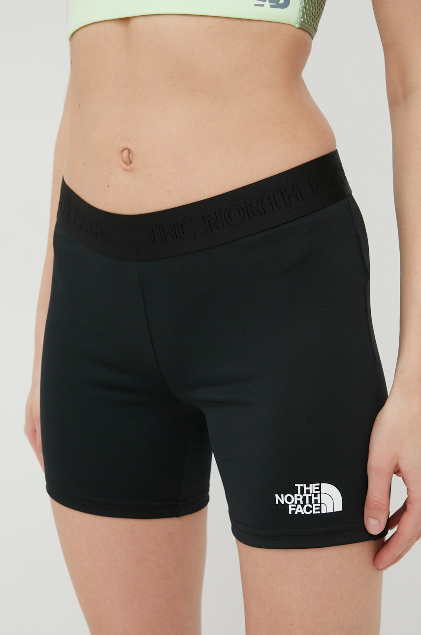 Спортни шорти The North Face Mountain Athletics в черно с принт със стандартна талия, Черен
Спортни шорти The North Face Mountain Athletics в черно с принт със стандартна талия, Черен