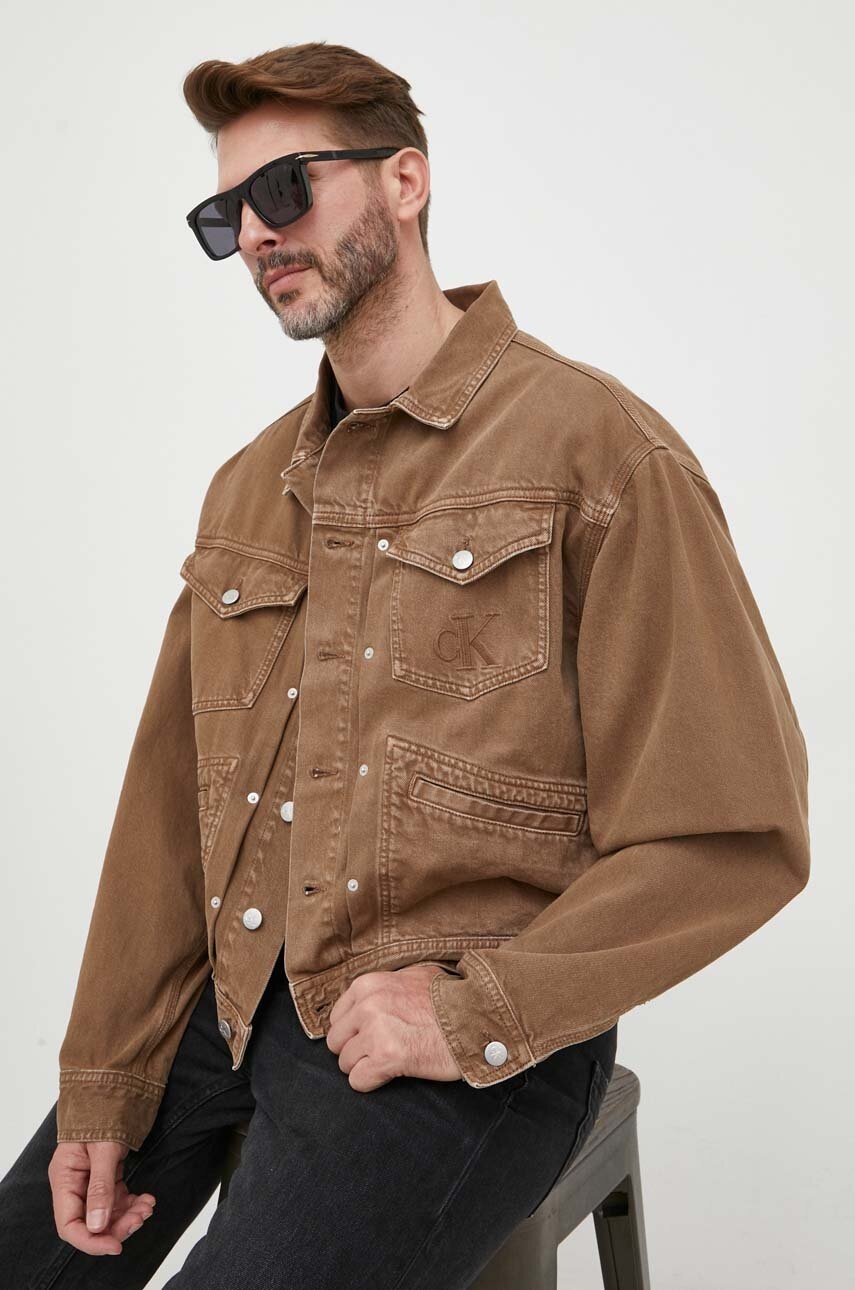 Дънково яке Calvin Klein Jeans в кафяво с преходна изолация с уголемена кройка, Кафяв
Дънково яке Calvin Klein Jeans в кафяво с преходна изолация с уголемена кройка, Кафяв