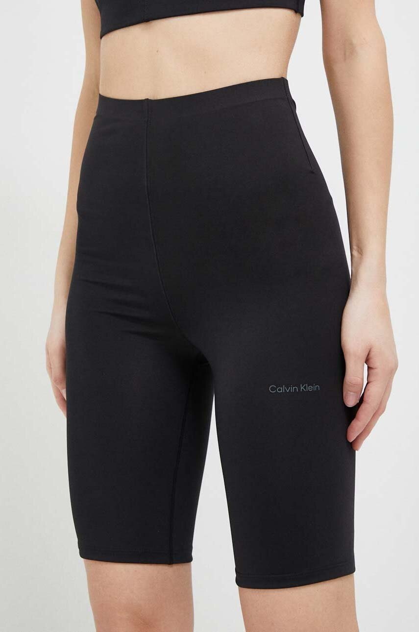 Къс панталон за трениране Calvin Klein Performance Essentials в черно с изчистен дизайн с висока талия, Черен
Къс панталон за трениране Calvin Klein Performance Essentials в черно с изчистен дизайн с висока талия, Черен