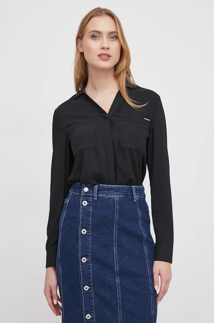 Риза Calvin Klein дамска в черно със стандартна кройка с класическа яка K20K207019, Черен
Риза Calvin Klein дамска в черно със стандартна кройка с класическа яка K20K207019, Черен