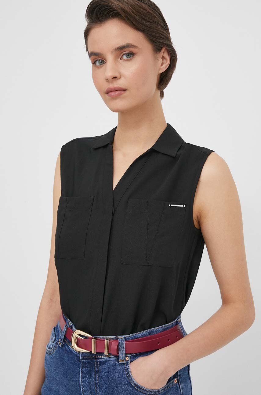 Риза Calvin Klein дамска в черно със стандартна кройка с класическа яка K20K207031, Черен
Риза Calvin Klein дамска в черно със стандартна кройка с класическа яка K20K207031, Черен