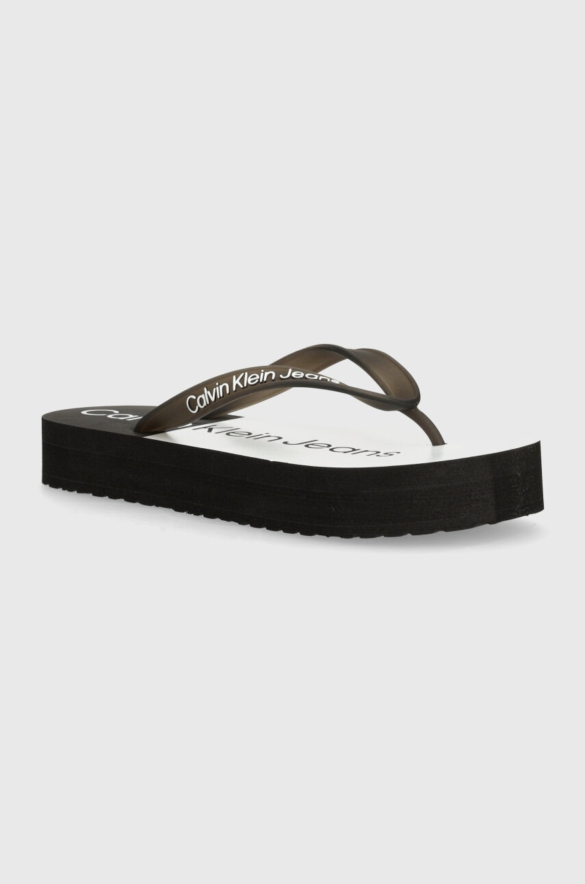 Джапанки Calvin Klein Jeans BEACH SANDAL FLATFORM MONOLOGO в черно с платформа YW0YW01617, Черен
Джапанки Calvin Klein Jeans BEACH SANDAL FLATFORM MONOLOGO в черно с платформа YW0YW01617, Черен