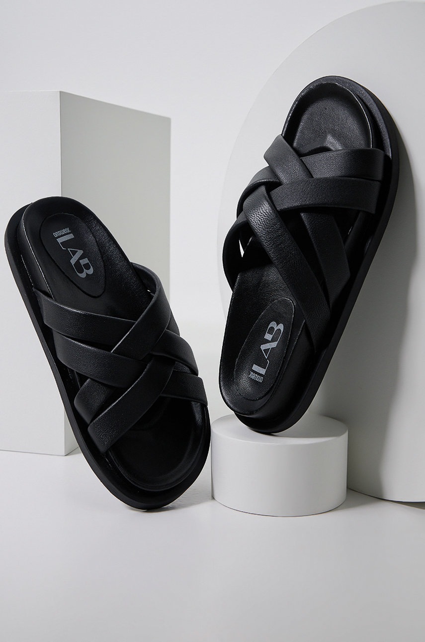 Кожаные шлепанцы Answear Lab X Лимитированная коллекция BE BRAVE женские цвет чёрный
Кожаные шлепанцы Answear Lab X Лимитированная коллекция BE BRAVE женские цвет чёрный