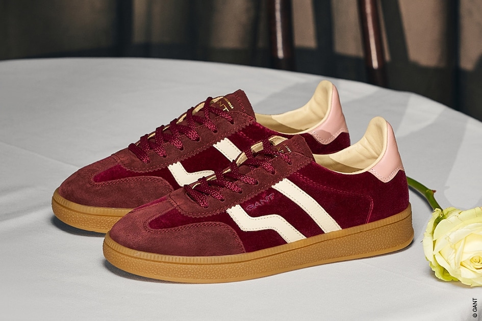 SNEAKERS