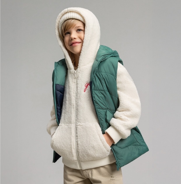 PULÓVEREK ÉS MELEGÍTŐFELSŐK