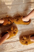 Liewood kapcie dziecięce Aviaja Bear Slippers kolor brązowy LW19587