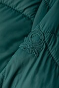 United Colors of Benetton krótka kurtka dziecięca turkusowa 2TWDGN04N