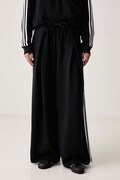 adidas Originals spodnie dresowe damskie z wiskozą Adiluna Season 2 x Jennie czarne regular waist LD8922
