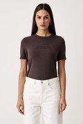 Guess T-shirt damski z modalem MARIKA brązowy O6GI00 KBF92
