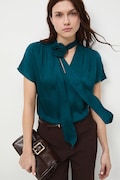 Bluzka damska z ozdobą w kształcie kwiatu kolor zielony RW25-BKDC00