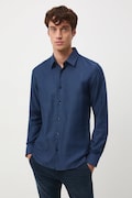 Košile pánská s klasickým límcem s jemným vzorem tmavomodrá barva RW25-KDM700