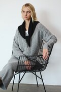 Sweter damski z warkoczowym splotem kolor szary RW25-SWD073