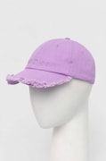 Памучна шапка с козирка Guess в лилаво с апликация AW9493 COT01