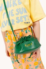 Дитяча сумочка Tinycottons SOLID BUCKET BAG колір зелений