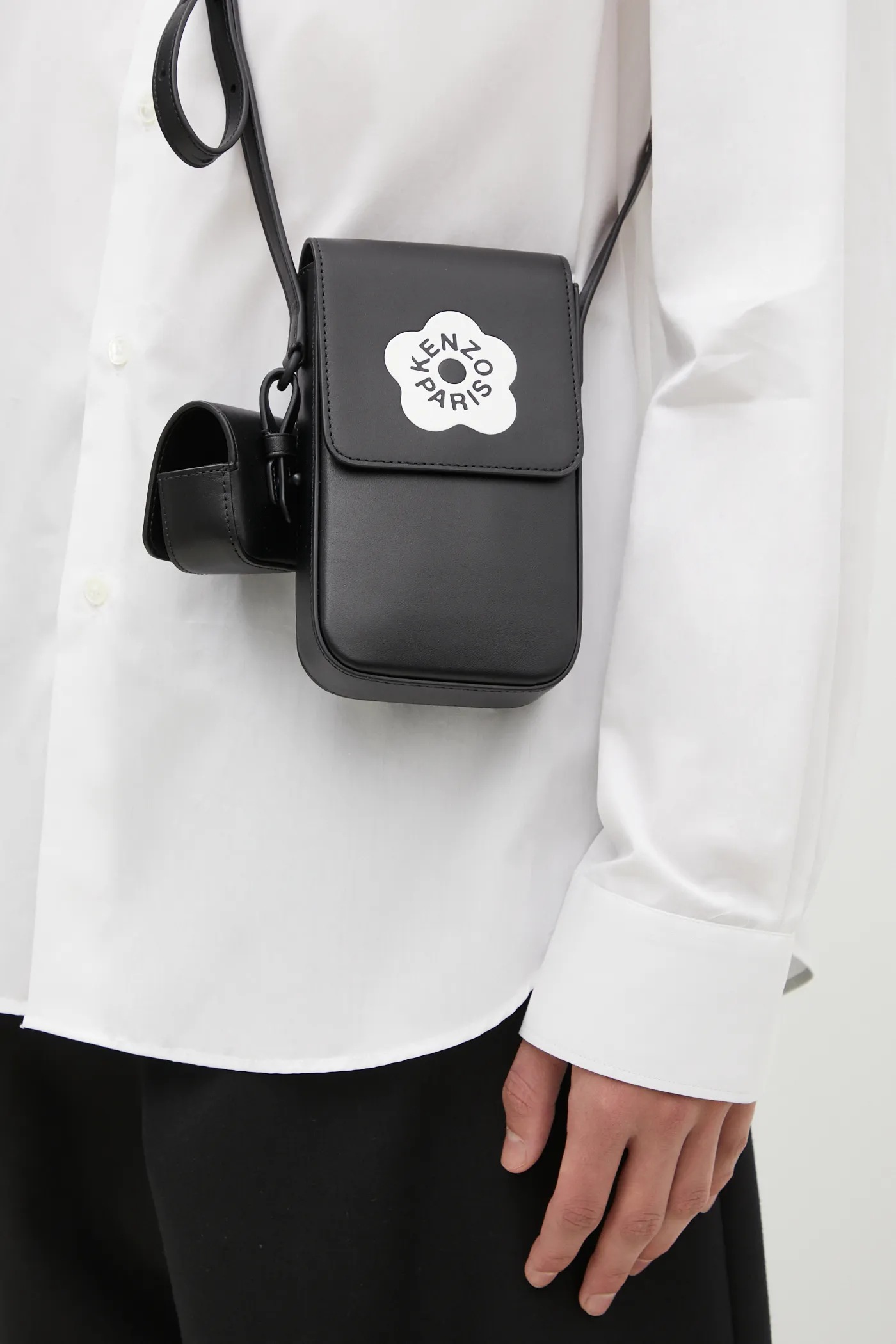 素晴らしい Kenzo leather EU PRM Strap On Holder Phone case phone バッグ