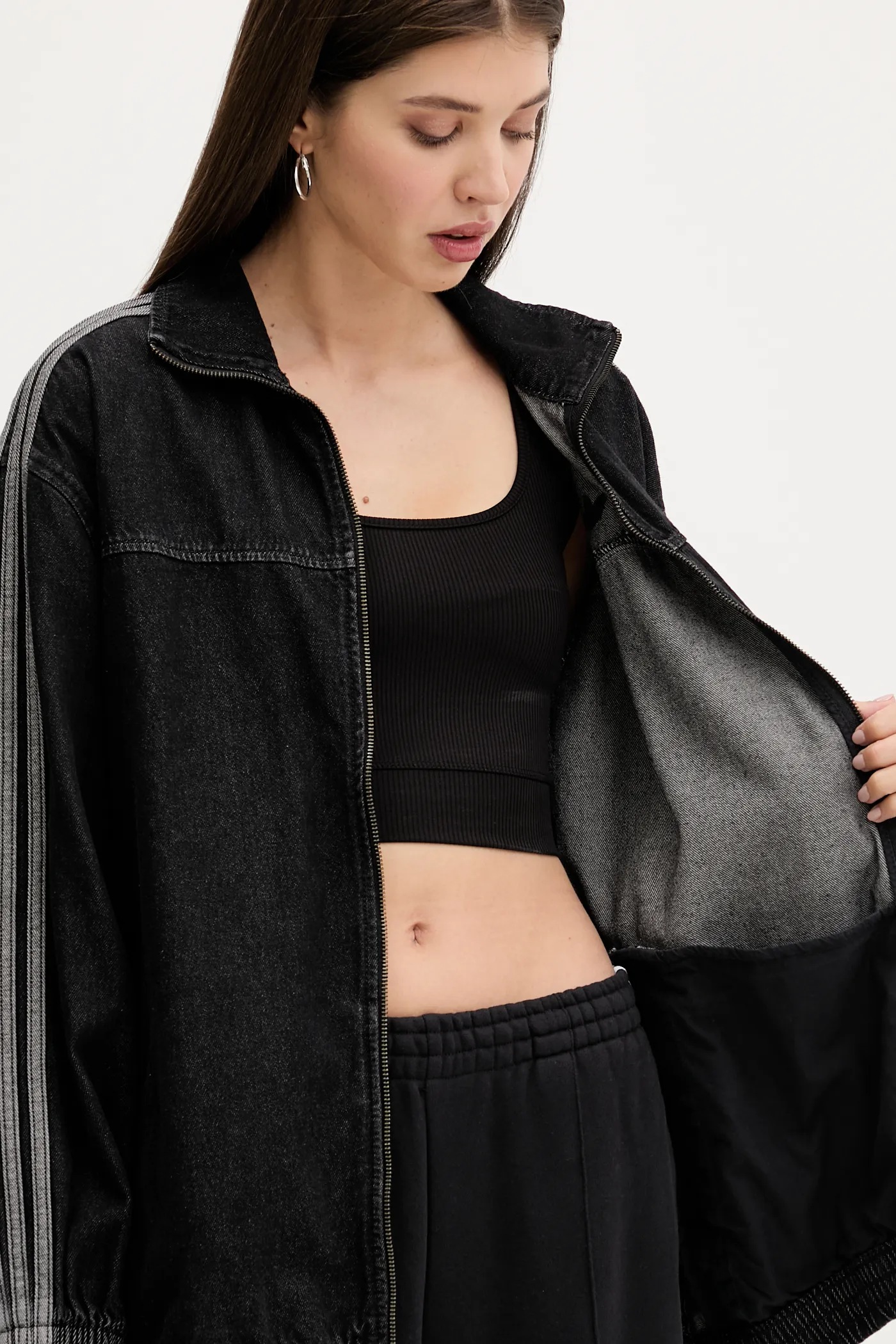 adidas Originals kurtka jeansowa Denim Os TT kolor czarny