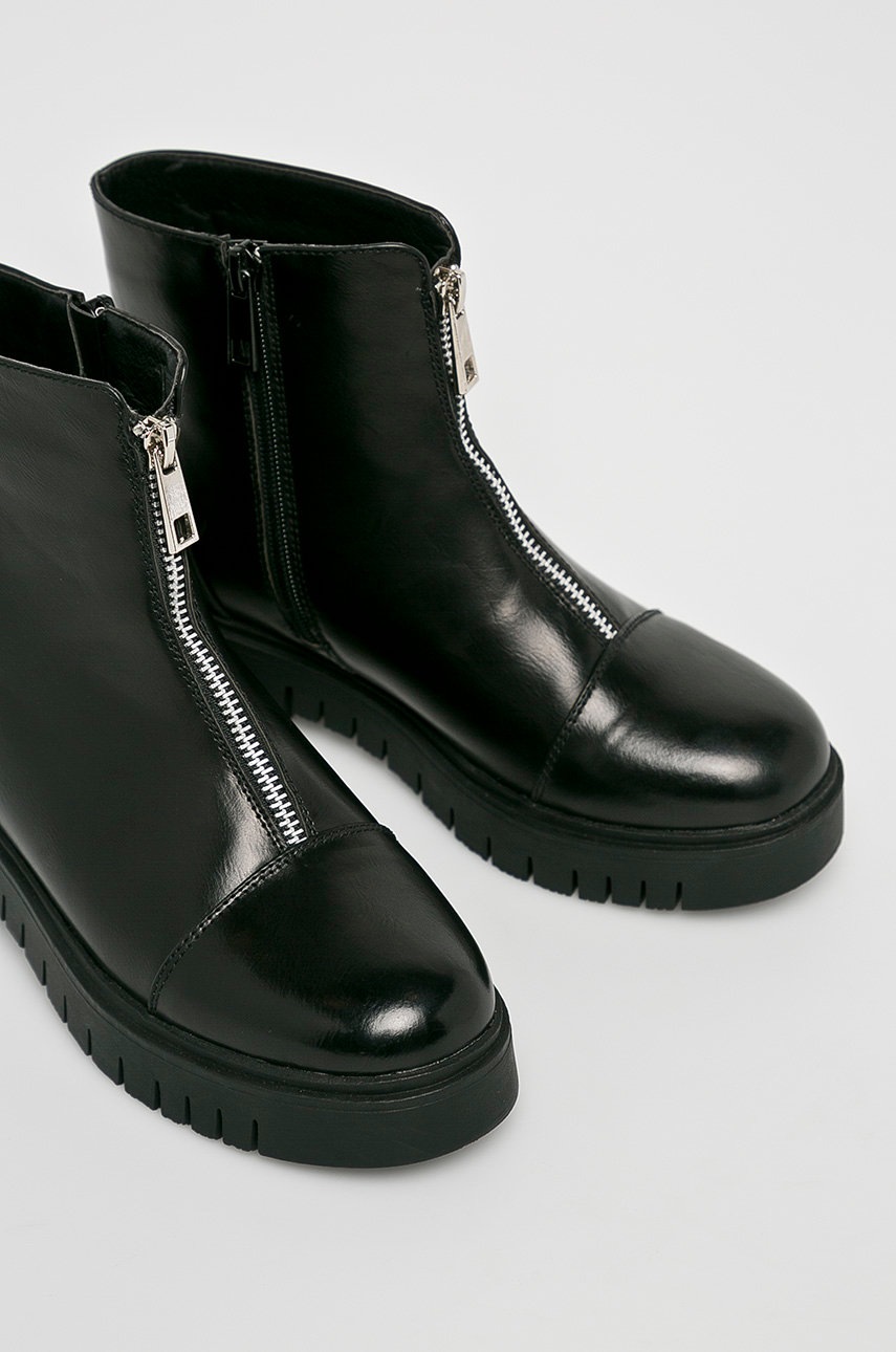 buty z suwakiem z przodu