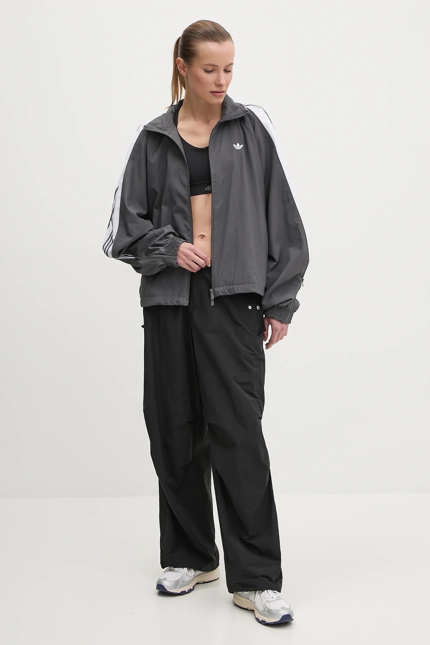 JUST T TWIN 黒/グレー adidas Originals kurtka WOVEN TT ZIP damska kolor szary