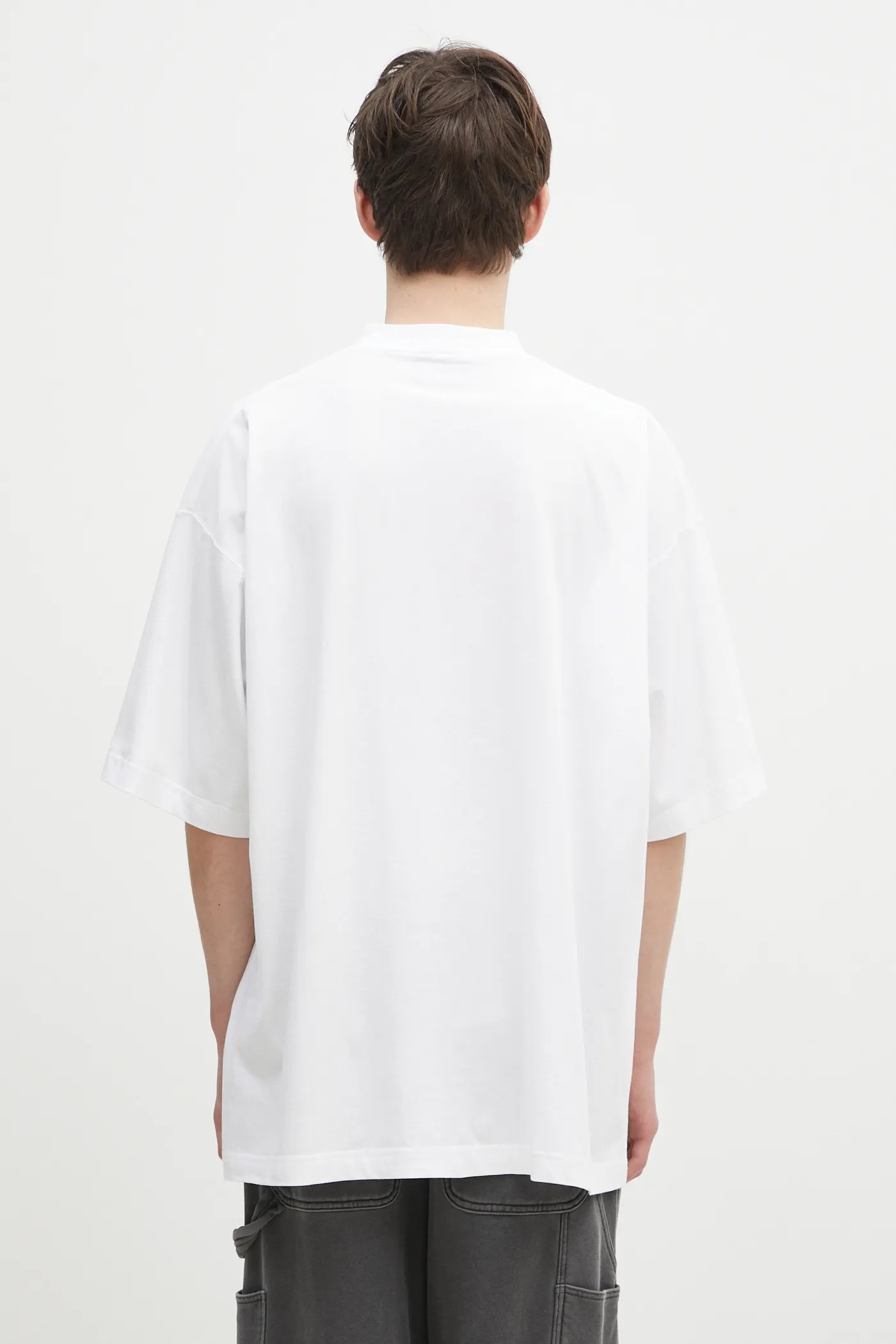 [VETEMENTS]「We Buy Things」オーバーサイズTシャツ White 'We Buy Things' Oversized T-shirt by VETEMENTS on Sale