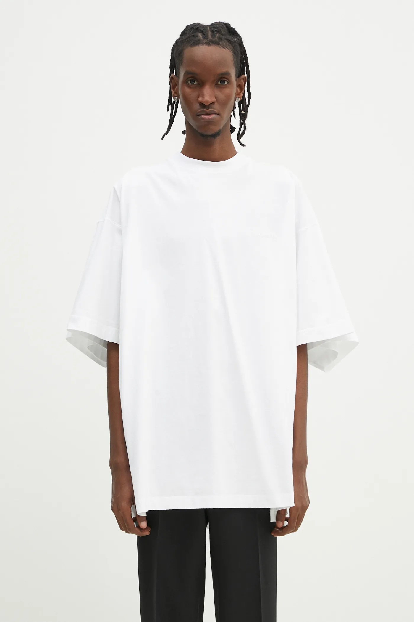【VETEMENTS】ホワイト Merged Double オーバーサイズ Tシャツ VETEMENTS]MERGED DOUBLE OVERSIZED T-SHIRT/WHITE(UA66TR635