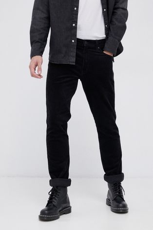 Manšestrové nohavice Wrangler pánske, čierna farba, rovné