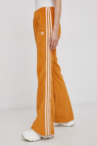 Джинсов панталон adidas Originals дамски в оранжево с апликация