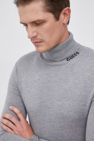 Пуловер с вълна Guess мъжки в сиво от лека материя с широко поло