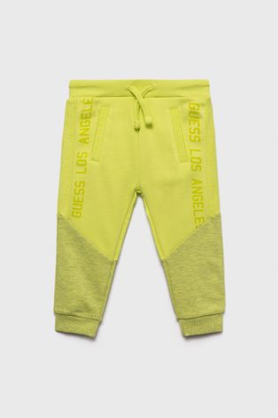 Детски спортен панталон Guess в жълто с десен