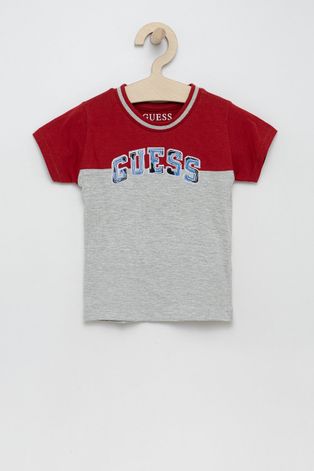 Детска тениска Guess в сиво с апликация