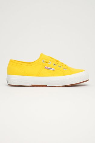 Πάνινα παπούτσια Superga γυναικεία, χρώμα: κίτρινο