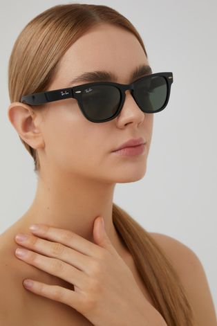 Сонцезахисні окуляри Ray-Ban LARAMIE жіночі колір чорний