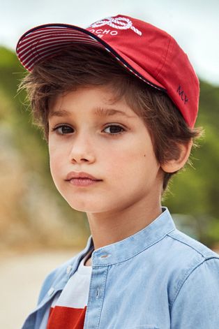 Детска шапка Mayoral в червено с апликация