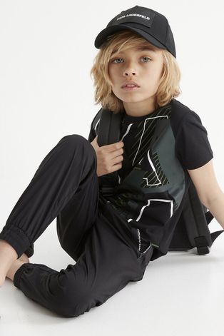 Детска памучна шапка Karl Lagerfeld в черно с апликация