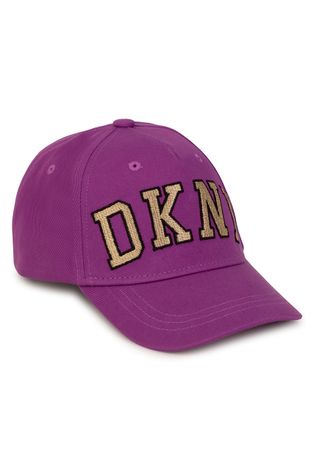 Детска памучна шапка Dkny в лилаво с апликация
