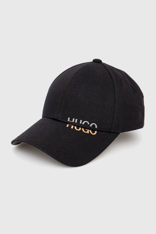 Bavlněná čepice Hugo černá barva, s potiskem