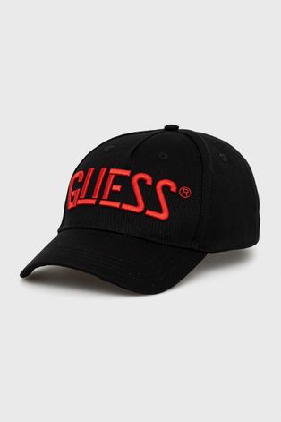 Памучна шапка Guess в черно с апликация