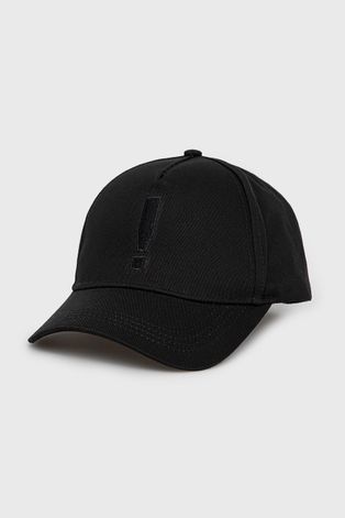 Памучна шапка Solid в черно с изчистен дизайн