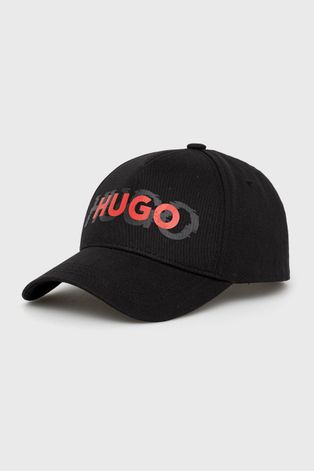 Памучна шапка HUGO в черно с принт