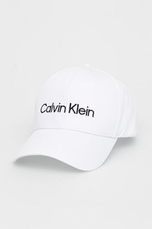 Bavlněná čepice Calvin Klein bílá barva, s aplikací